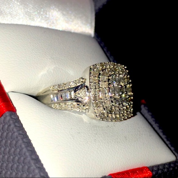 Sold - Picture 3 of 8